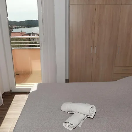 2 Bed * Traù